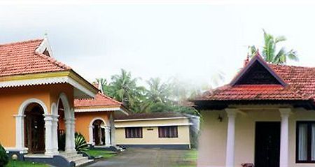 Lakshmi Hotel And Resorts Kumarakom Exterior photo